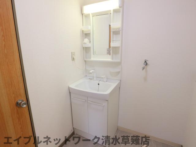 洗面設備　脱衣スペースもあります