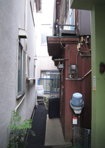 文京区本駒込のアパートの建物外観