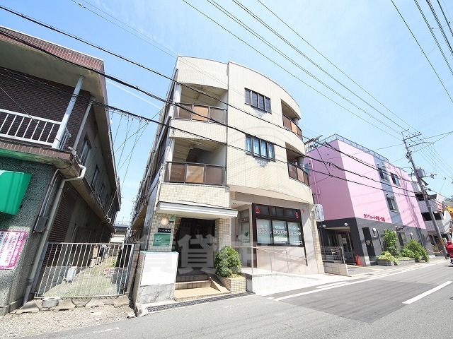 東大阪市末広町のマンションの建物外観