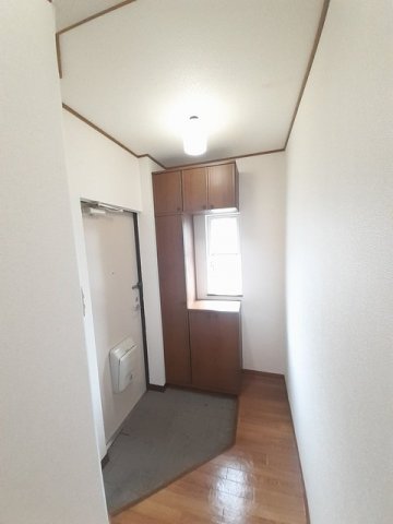 玄関　収納もある玄関です