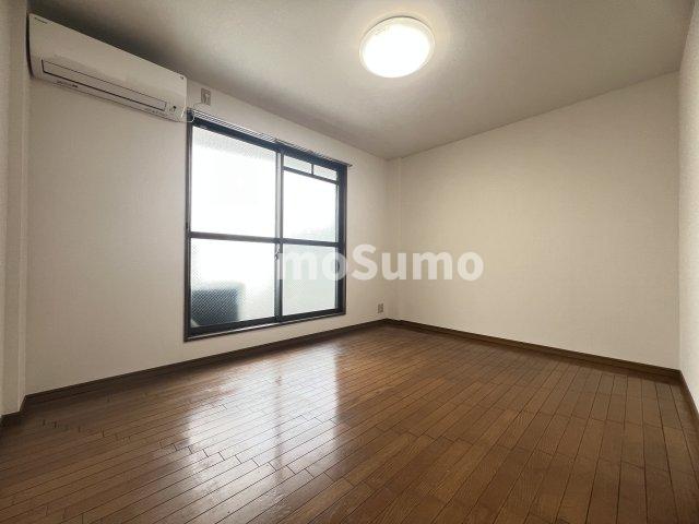 居室・リビング　こちらの居間で趣味の時間をお楽しみください