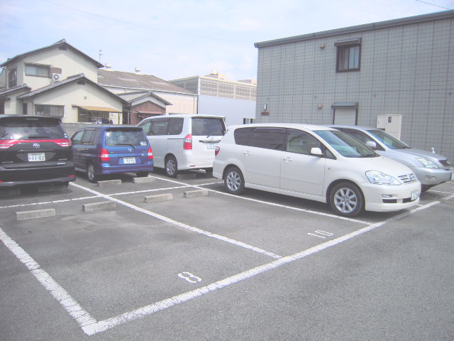 【姫路市土山のマンションの駐車場】