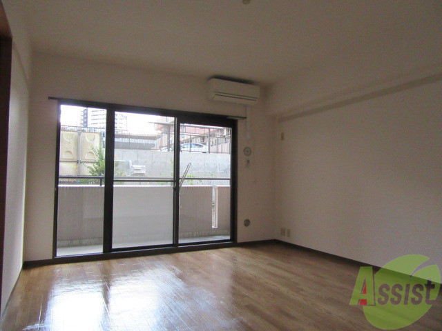 居室・リビング　１４帖のリビングルーム。こんなに広いお部屋はなかなか無いです