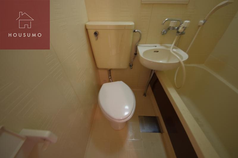 トイレ　落ち着いた色調のトイレです