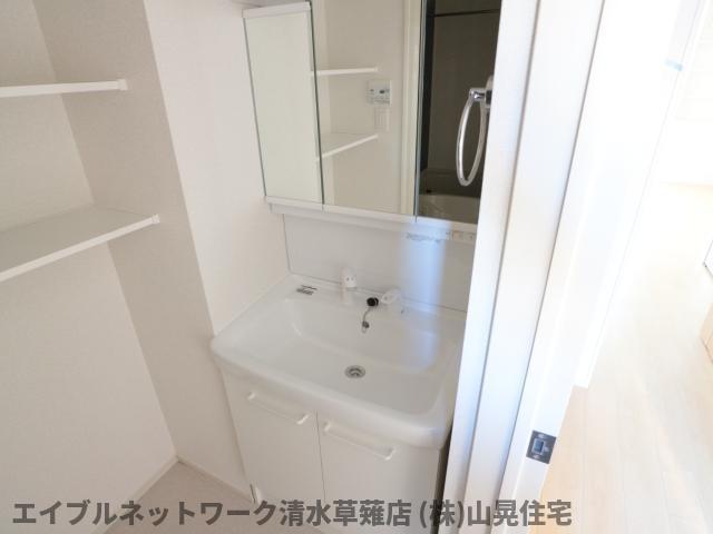 洗面設備　コンパクトで使いやすい洗面所
