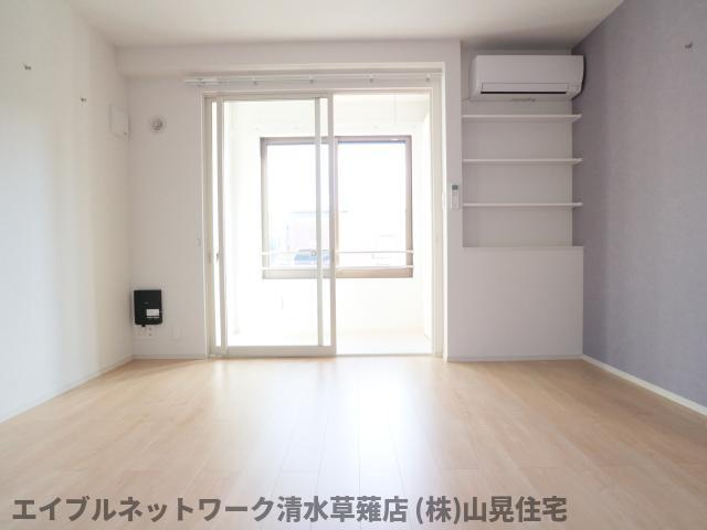 居室・リビング　ゆったり過ごせる居間です