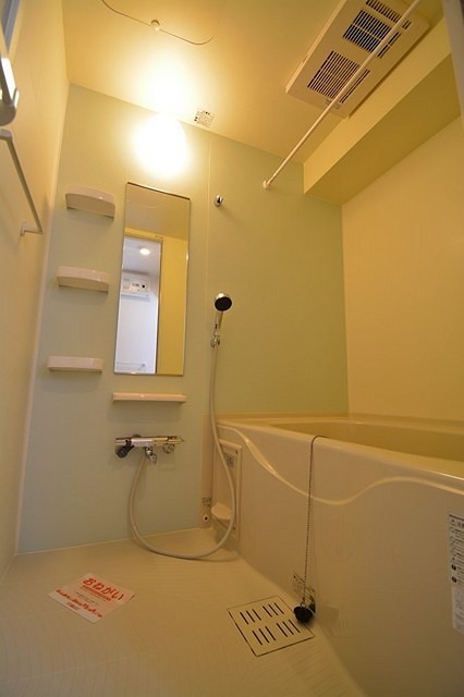 バス・シャワールーム　追い焚き機能付きです。