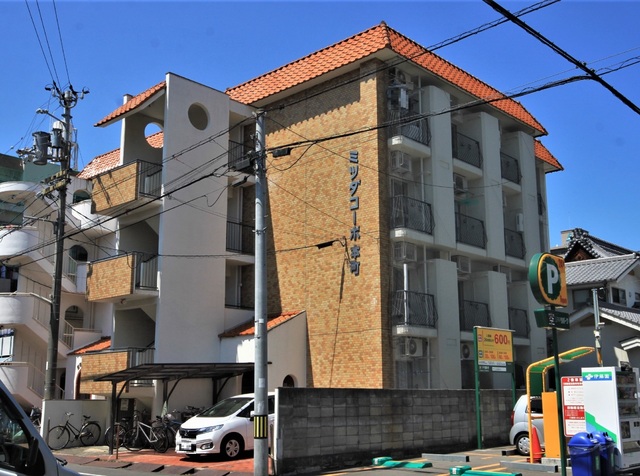 松山市松前町のマンションの建物外観