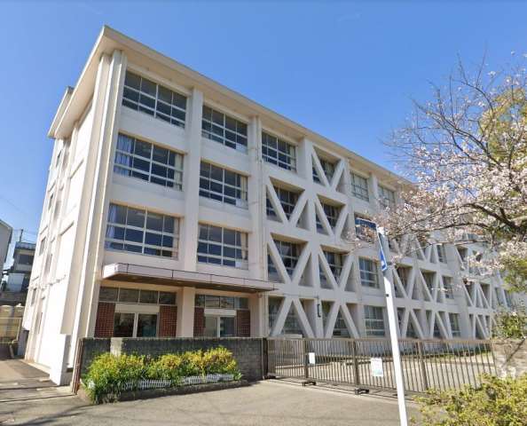 小学校　藤沢市立村岡小学校（小学校）まで1051m