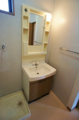 洗面設備　朝の身支度には欠かせない独立洗面化粧台