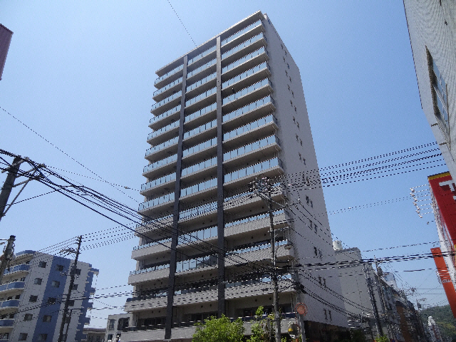 岩国市麻里布町のマンションの建物外観