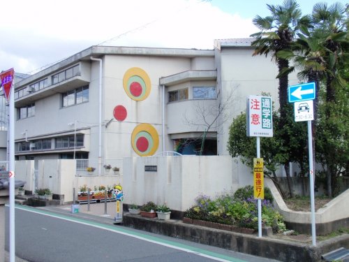 幼稚園・保育園　五位堂幼稚園（幼稚園・保育園）まで374m
