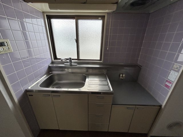 キッチン　同物件、別号室のものです。