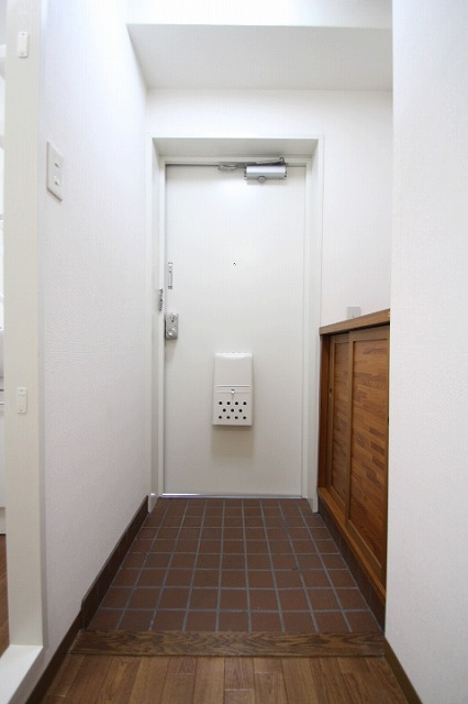 玄関　同物件、別号室のものです。
