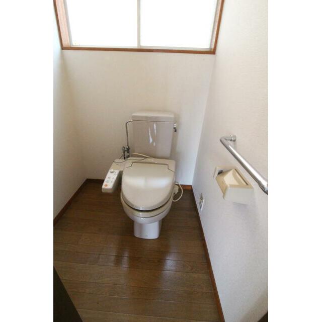 トイレ　お気に入りのカバーやマット、スリッパを置いて快適空間に