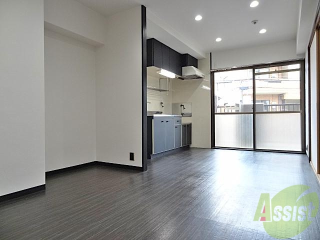 居室・リビング　デザイン壁紙がちらっと見えますよね。カッコいいですよねぇ。