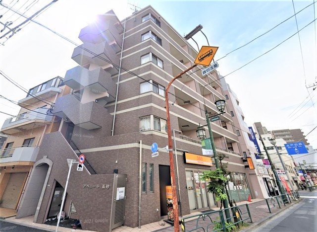 建物外観　建物目の前にコンビニがございます