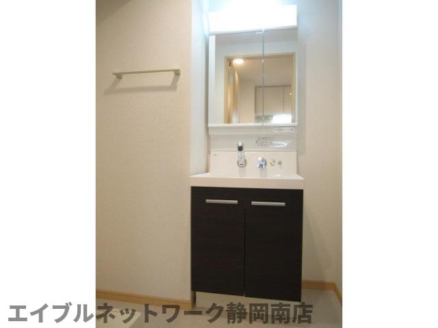 洗面設備　使いやすい洗面所です