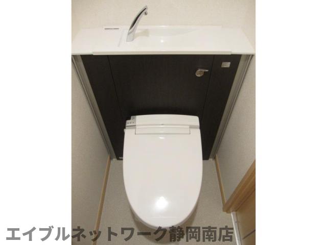 トイレ　清潔感のあるトイレです