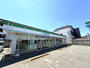 コンビニ　ファミリーマート 南昭和町店（コンビニ）まで179m