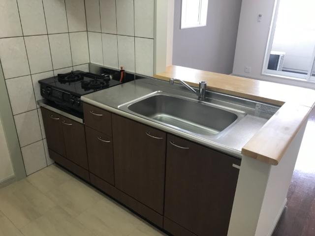 キッチン　人気の対面キッチンでお料理しながらリビングの様子が見れます☆