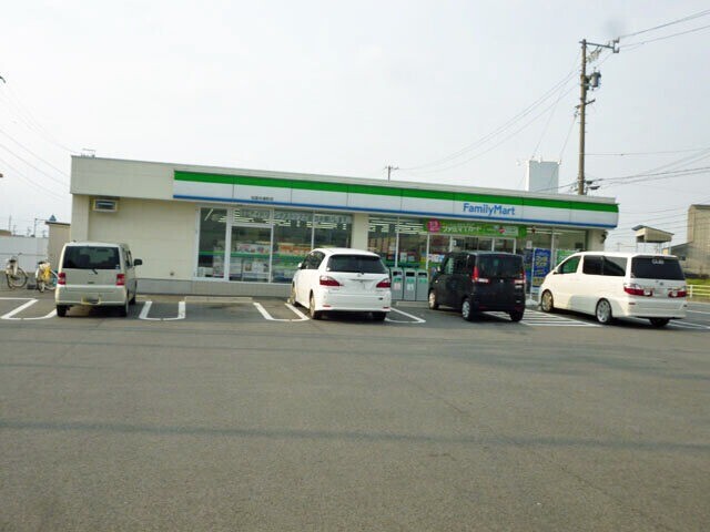 コンビニ　ファミリーマート松阪中道町店（コンビニ）まで1539m