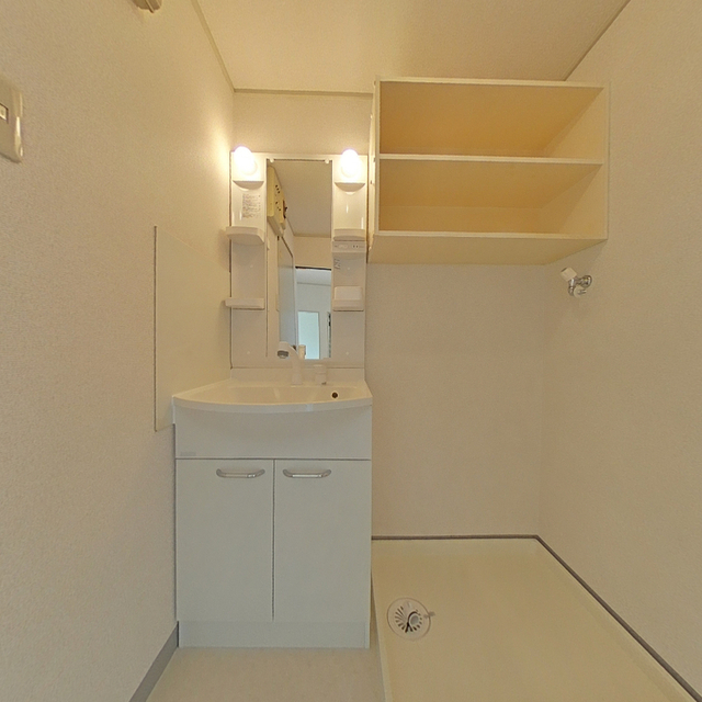 洗面設備　シャワー付き洗面化粧台