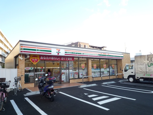 コンビニ　セブンイレブン横浜戸塚秋葉町店（コンビニ）まで300m