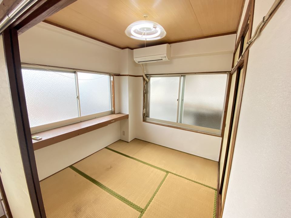 居室・リビング　窓があり明るいキッチン