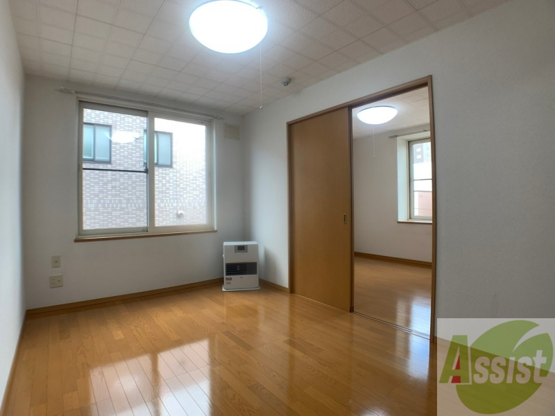 居室・リビング　広くてキレイなお部屋が広がっていて、充実した生活が送れそう。