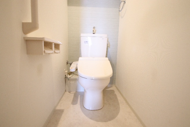 トイレ　※別室の参考写真の為、現況優先です。