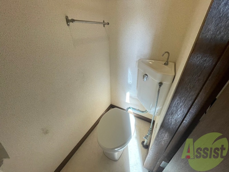 トイレ　こちらはトイレです。清潔感があり、安心して使用できます。