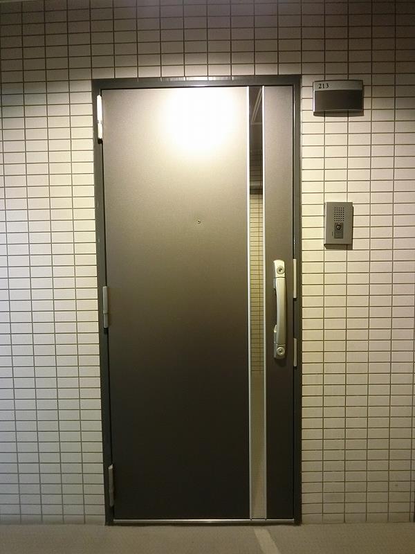 玄関　玄関外側・ダブルロック