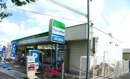 コンビニ　ファミリーマート中野店様（コンビニ）まで150m