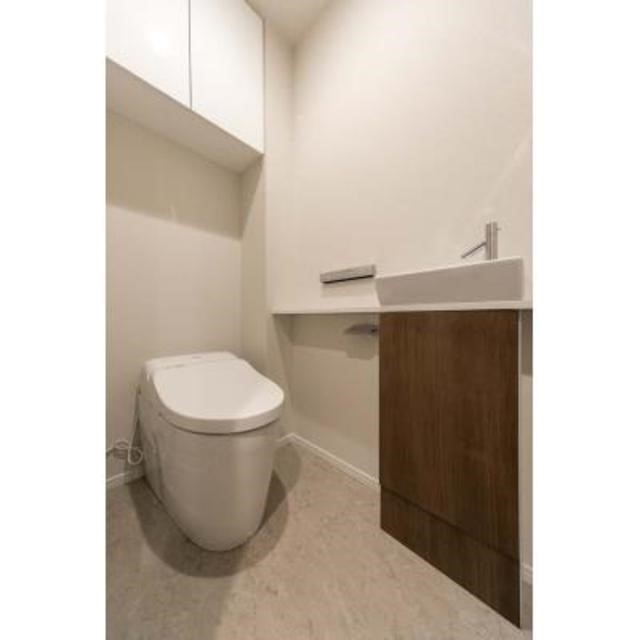 トイレ　弊社は全物件が仲介手数料半月分+税でご紹介可能です。