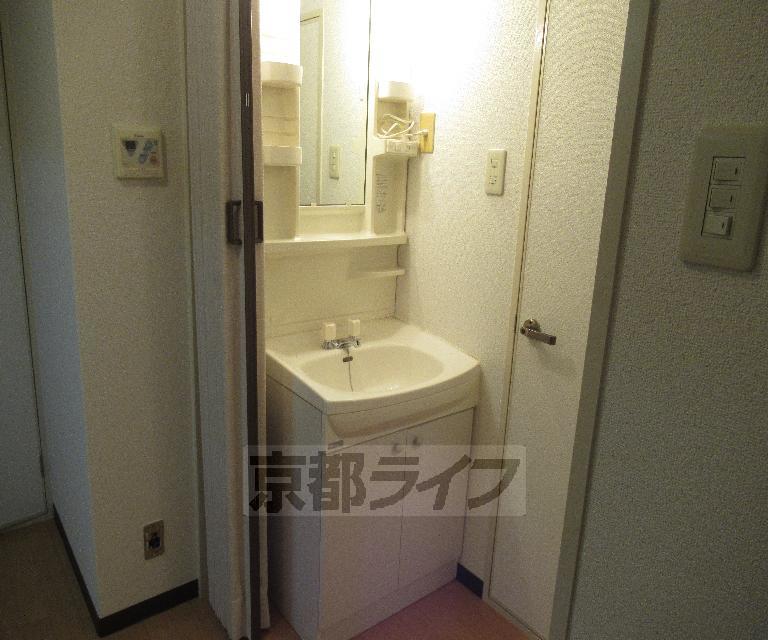 洗面設備　スッキリとした玄関です。