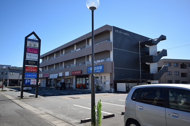 駐車場　グランディール矢三C