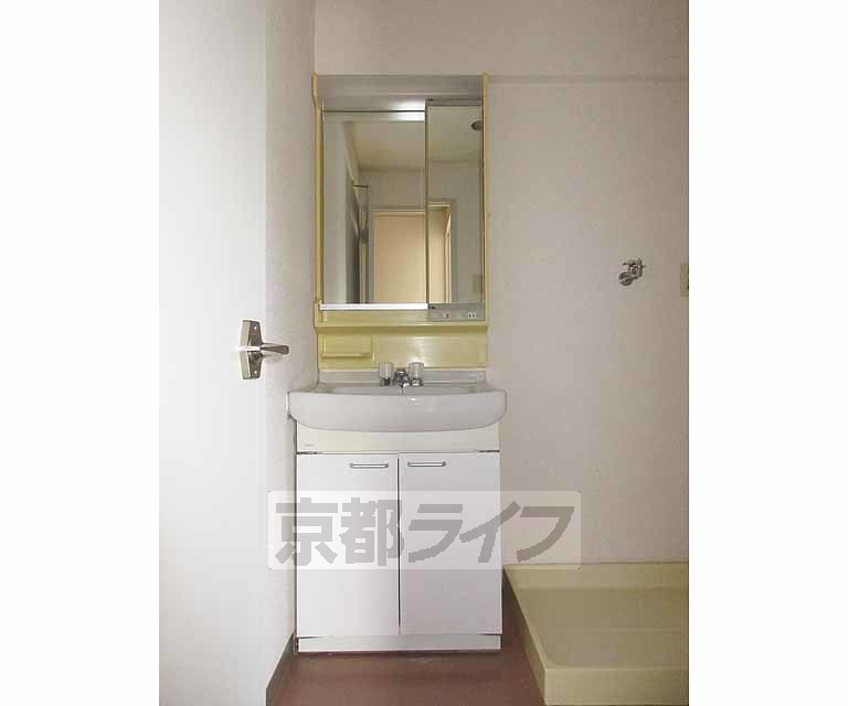 洗面設備　独立洗面台。