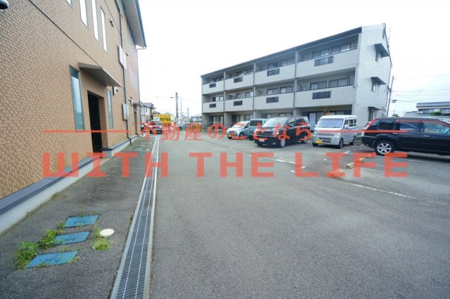 駐車場　駐車場に車を止められます