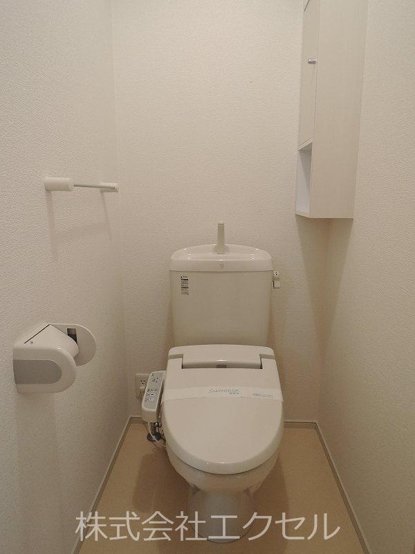 トイレ　ウォシュレット完備です。