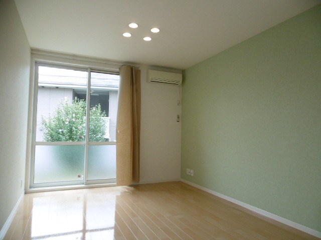 居室・リビング　参考（写真は103号室）