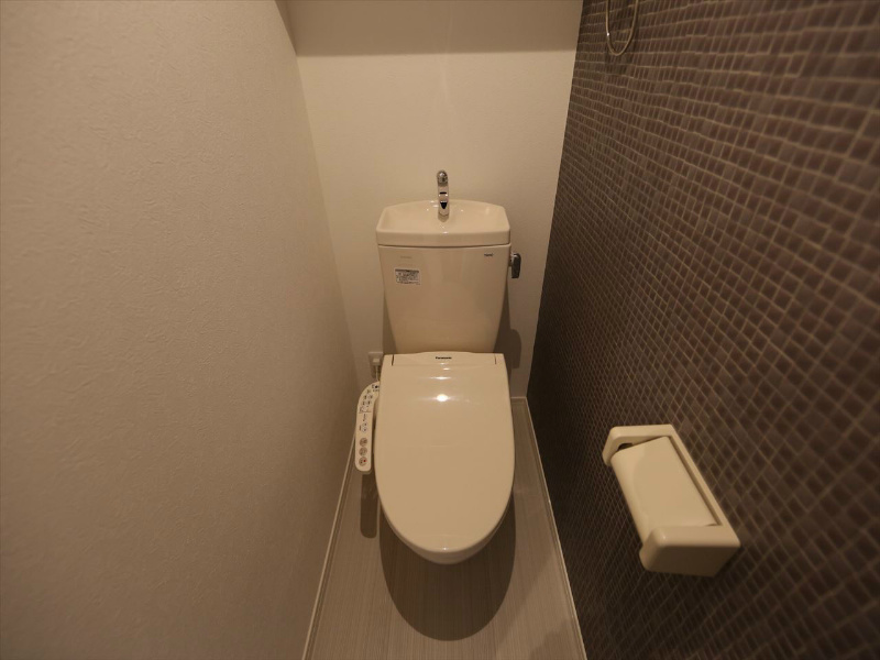 トイレ　温水洗浄暖房便座付トイレ