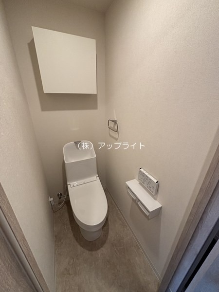 トイレ　温水洗浄便座付き