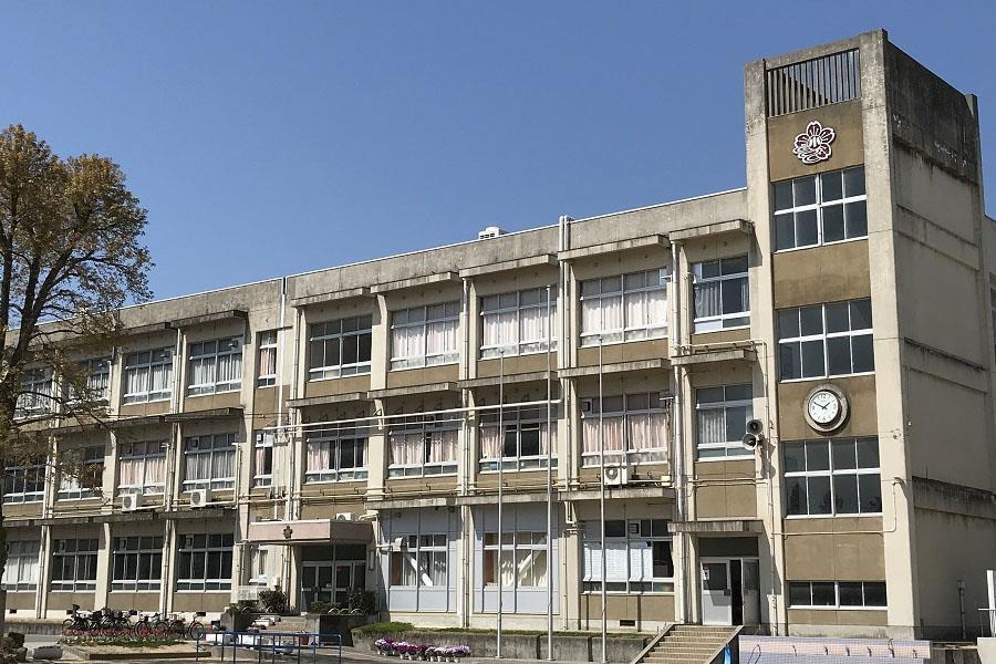 小学校　手柄小学校（小学校）まで900m