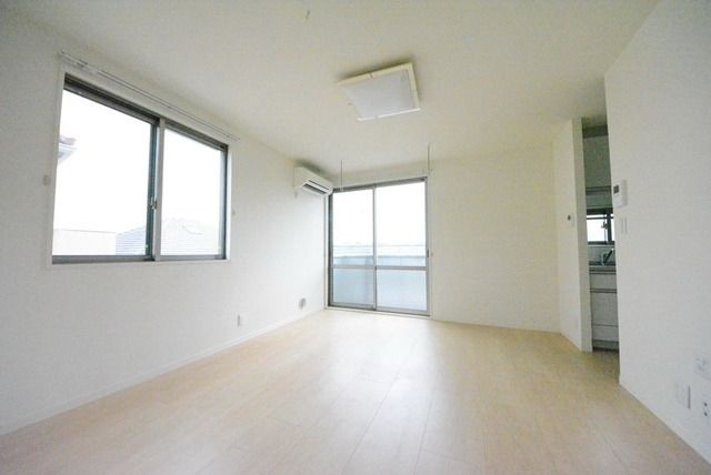 居室・リビング　☆明るく開放感のあるリビング☆