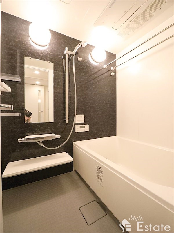 バス・シャワールーム　バスルーム