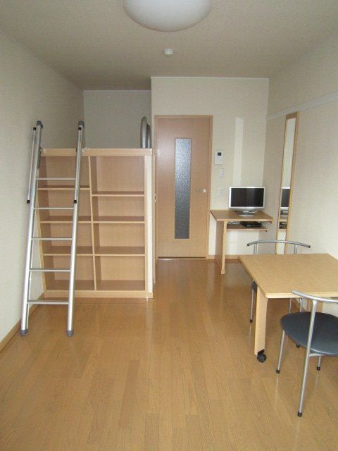 居室・リビング　窓側から撮影