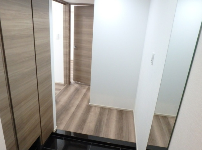 玄関　※別部屋の参考写真です。