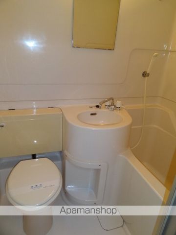 弘前市 2階建 築38年のトイレ写真