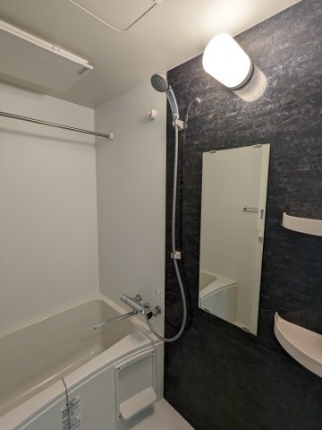 バス・シャワールーム　落ち着いた空間のお風呂です